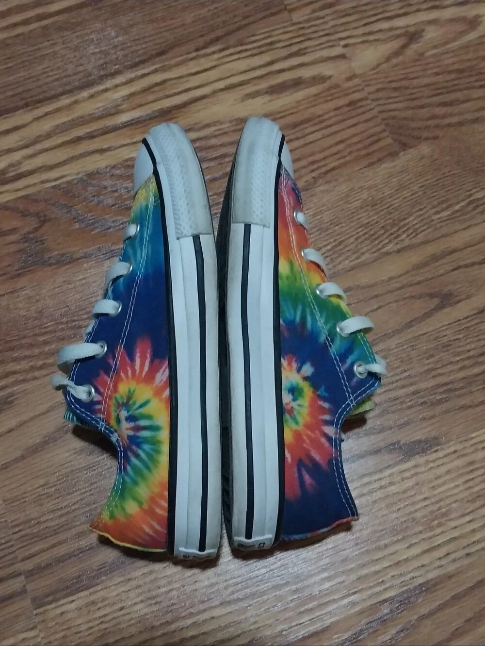 Converse colorful tie